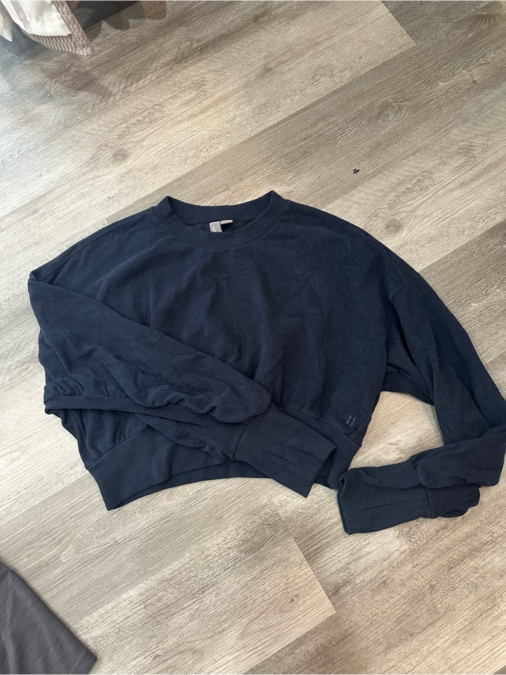 Women’s Cropped Crewneck Sweatshirt - Classic Everyday Pullover